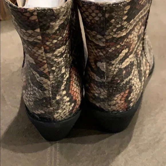 Catherine Malandrino Rocko Snake Multi color boots - Picture 8 of 11